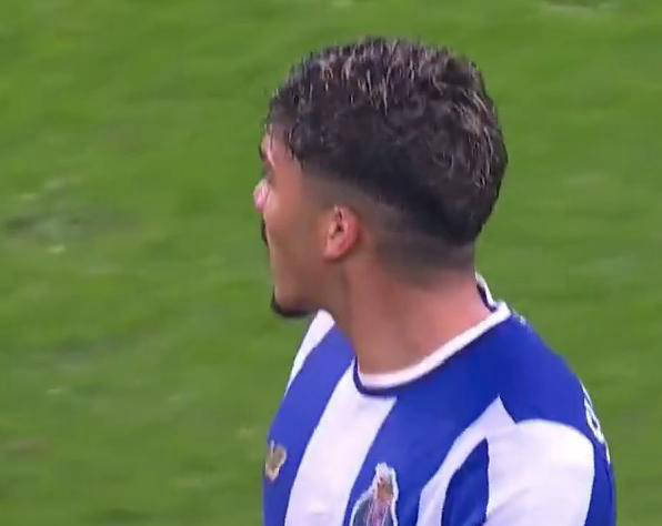 波尔图3-1大胜锁定争冠优势，本菲卡逆袭难题重重，穆帅夺冠前景堪忧